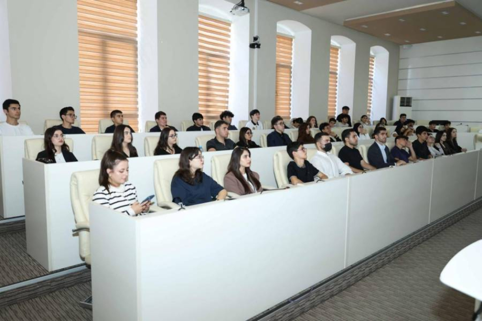 UNEC-də narkomaniya ilə bağlı maarifləndirici görüş - FOTO