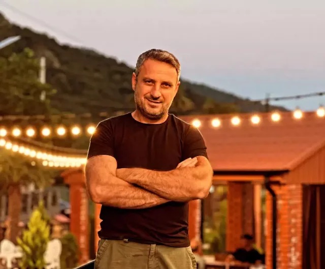 Əməkdar artist 47 yaşında vəfat etdi