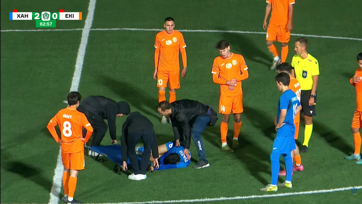 “Kayrat”ın futbolçusu oyun zamanı öldü - FOTO