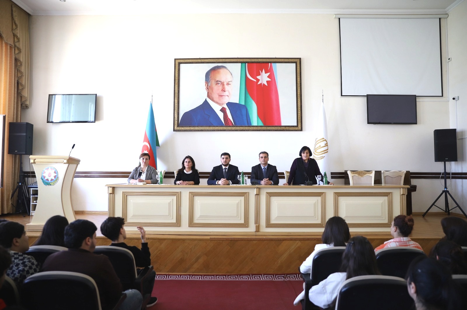 Təhsil Tələbə Krediti Fondunun əməkdaşları GDU-nun tələbələri ilə görüşüb