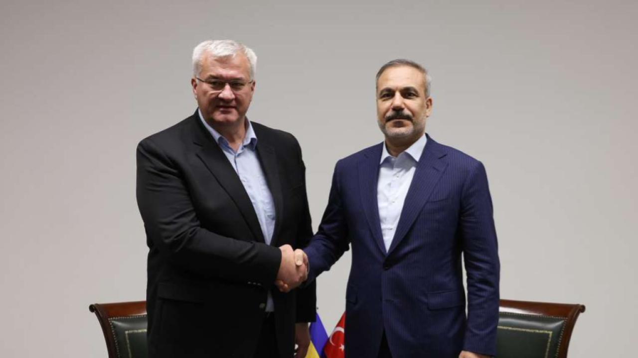 Hakan Fidan ukraynalı həmkarı ilə bir arada