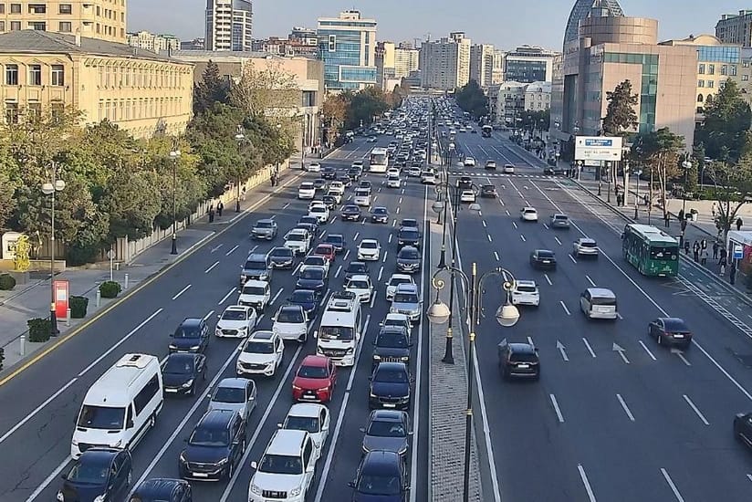Bakının 15 əsas yolunda TIXAC var