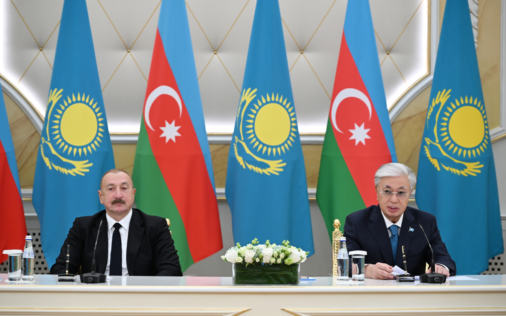 İlham Əliyev Tokayevi Azərbaycana dəvət etdi