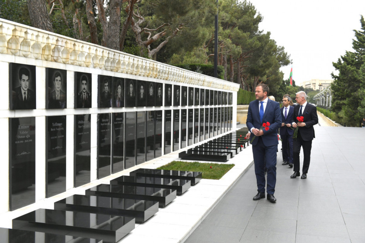 Estoniya XİN rəhbəri Şəhidlər xiyabanını ziyarət etdi