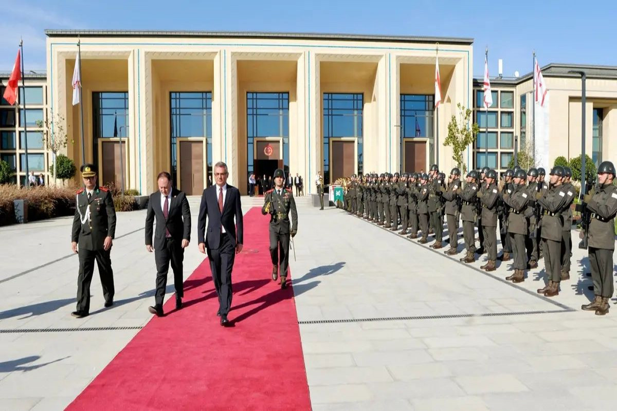 Şimali Kiprin yeni seçilmiş prezidenti and içdi