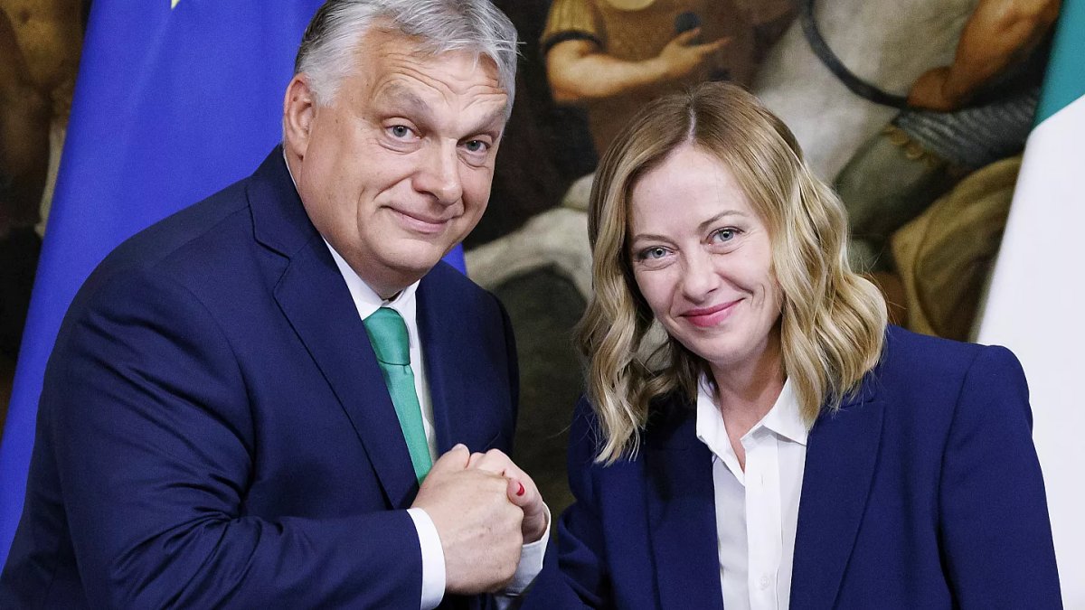 Orban Romaya gedəcək