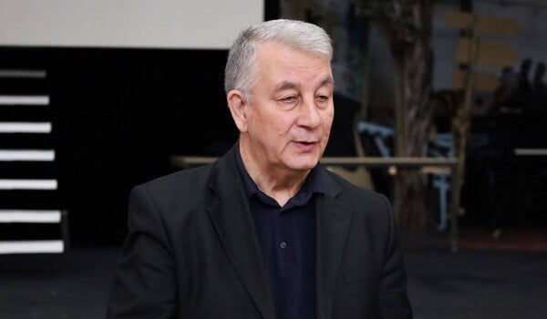 Əməkdar artist vəzifəsindən azad edildi