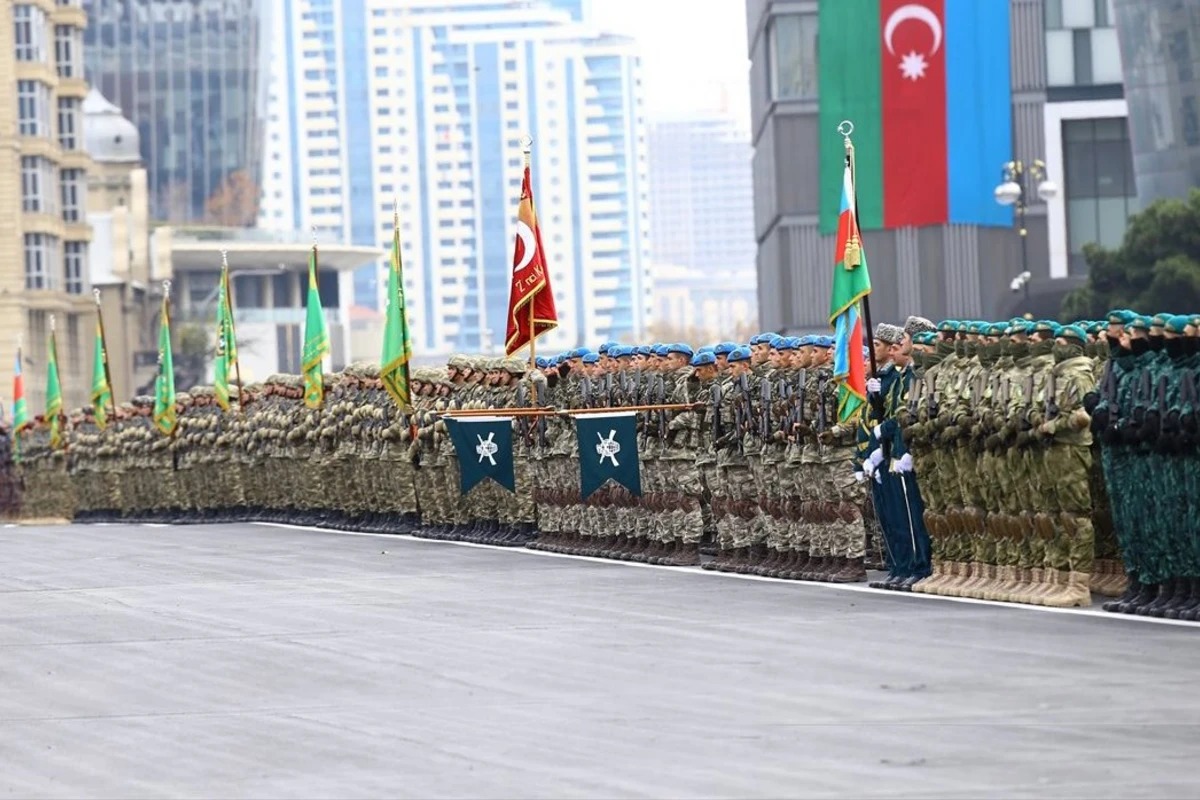 Zəfər paradına kimlər QATILACAQ...