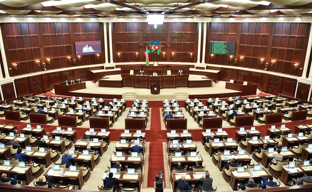 Parlament Prezident və birinci xanımı TƏBRİK ETDİ