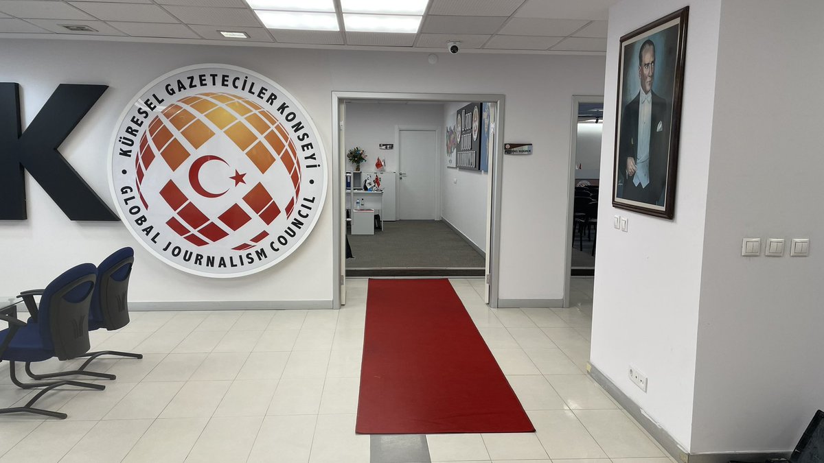 310 əcnəbi jurnalist bir arada -