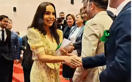 Leyla Əliyeva Avropa-Azərbaycan məktəbində - VİDEO