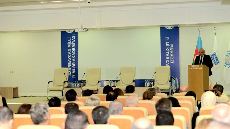 “Mediada Azərbaycan ədəbi dilinin normalarının düzgün tətbiqi” mövzusunda konfrans keçirilib