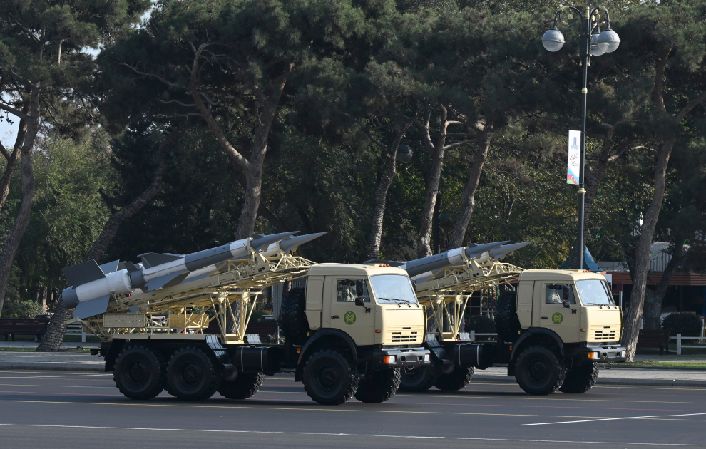 Paradda nümayiş etdirilən müasir TEXNİKALAR