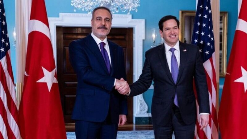 Hakan Fidan Ağ Evdə