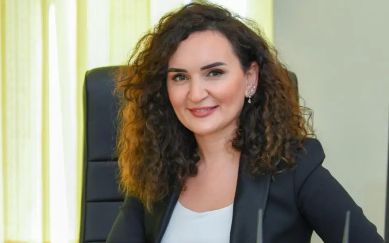 Aparıcıya Dövlət Xidmətində vəzifə verildi