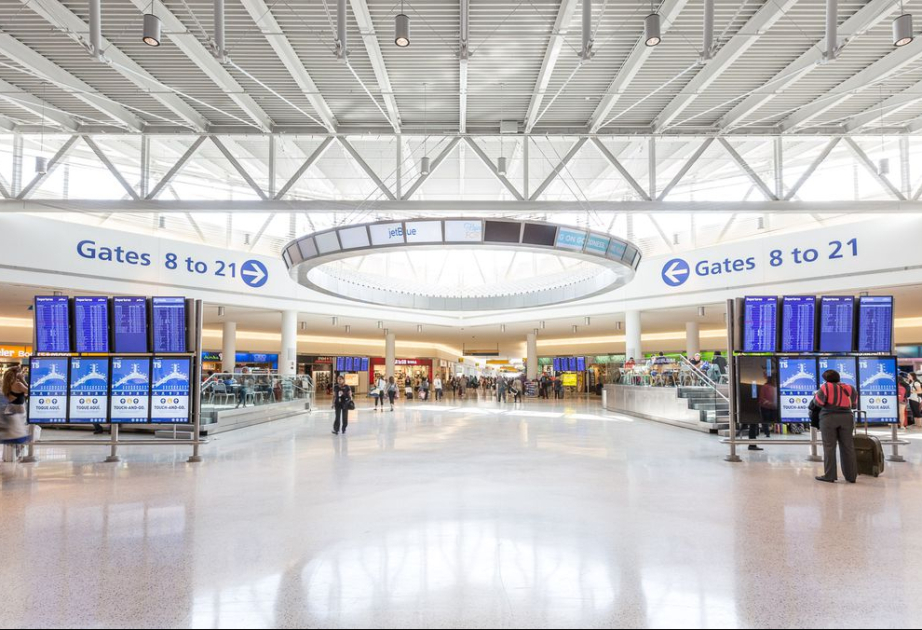 900-ə yaxın uçuş ləğv edildi  