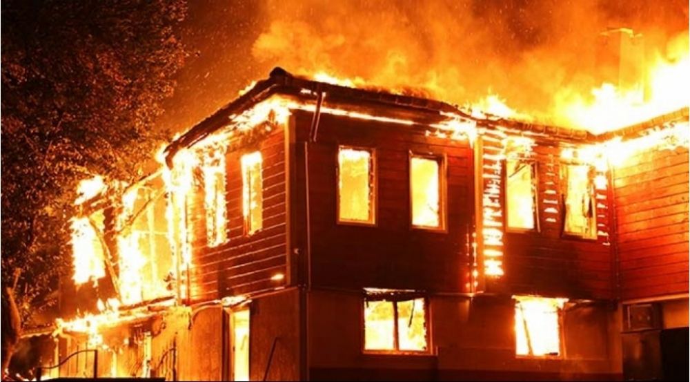 Gədəbəydə 7 otaqlı ev yandı