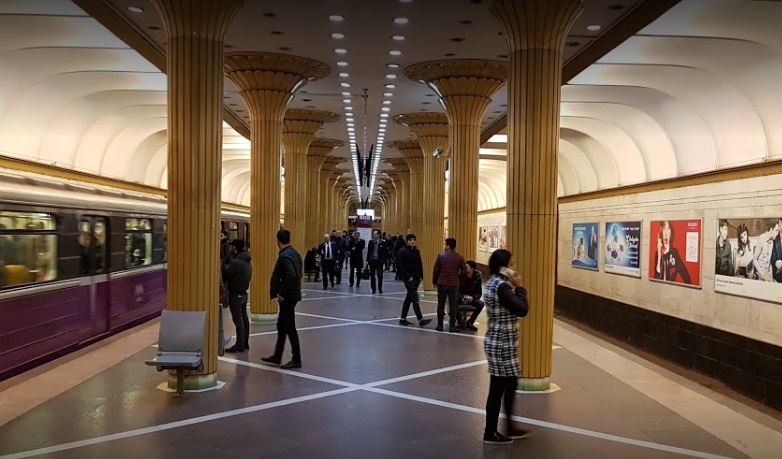 Metronun bu stansiyasının çıxışlarından biri bağlandı