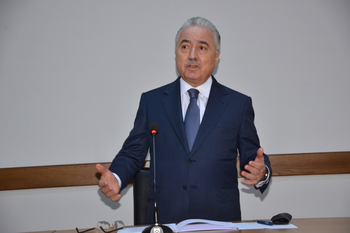 Zeynal Nağdəliyev icra başçısını kollektivə təqdim etdi