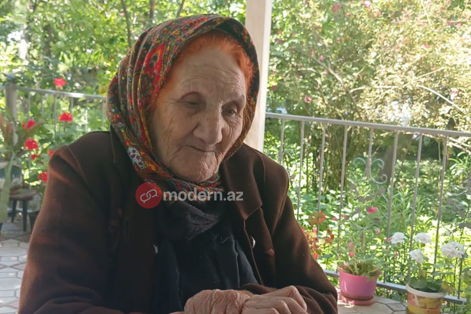 "Ömrün ustadları": Ordubadın ən yaşlı sakini - Zəhra nənə