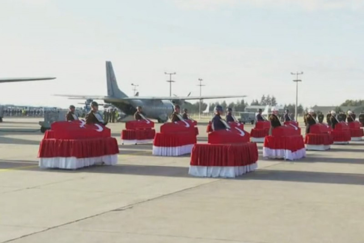 Təyyarə qəzasında həlak olan hərbçilərlə vida mərasimi keçirilir