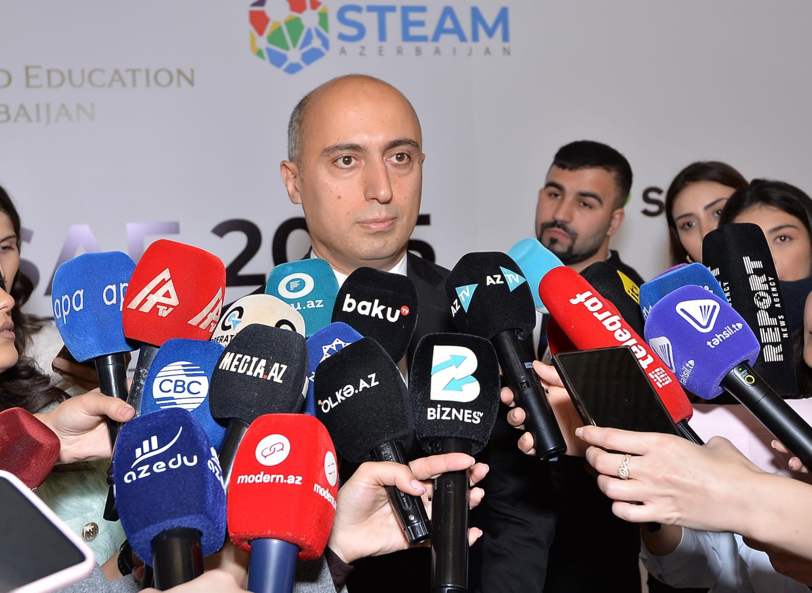 Tamştatlı müəllimin maaşı iki dəfə yüksək olmalıdır - NAZİR