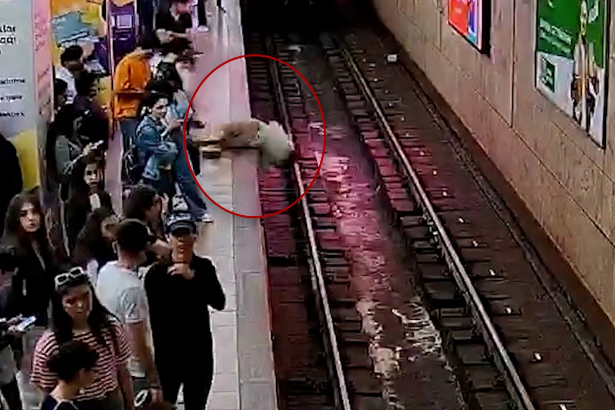 Bakı metrosunda qatar relslərinə düşənlər - GÖRÜNTÜ