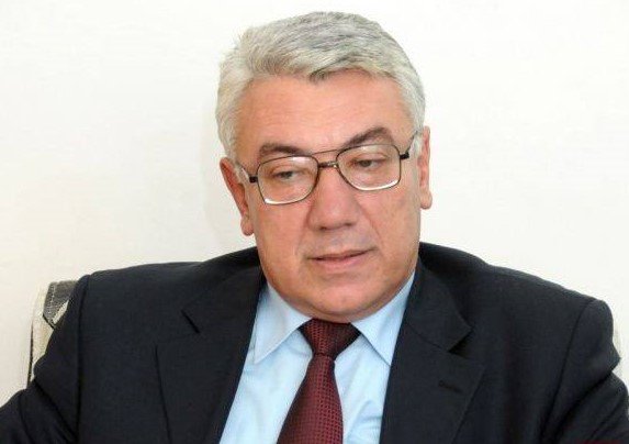 Eldar Namazov Prezident Aparatından qovulan bu tərçüməçidən bəhs edib - FOTOLAR