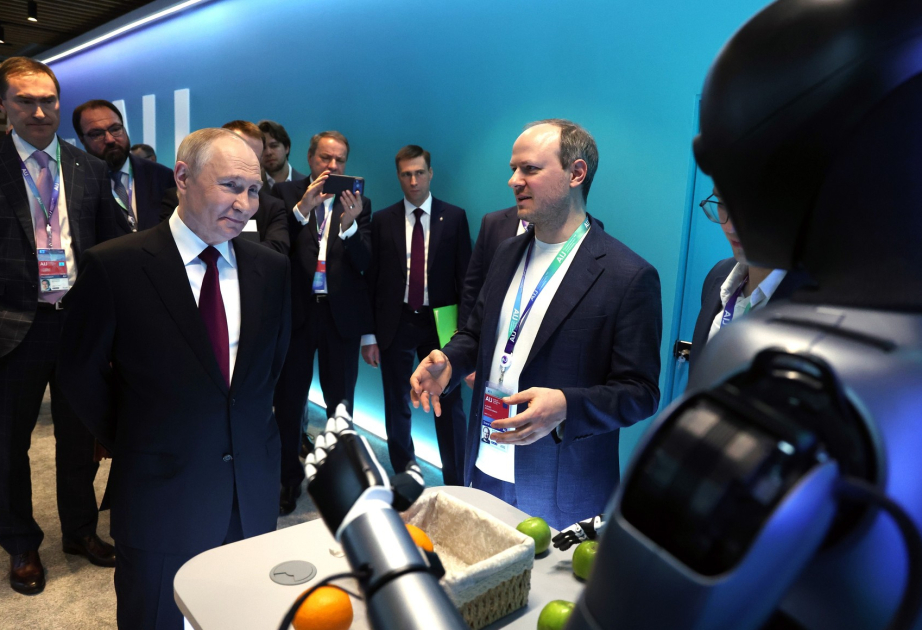 Robot Putin üçün rəqs etdi - VİDEO