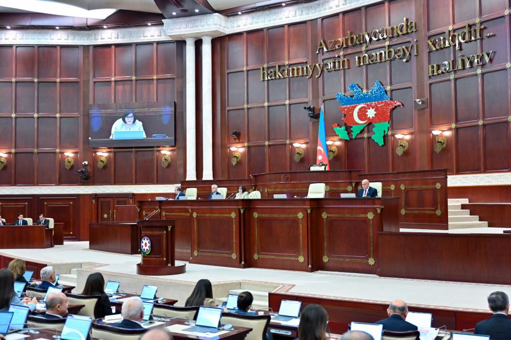 Gələn ilin büdcə zərfinin müzakirəsi davam edir