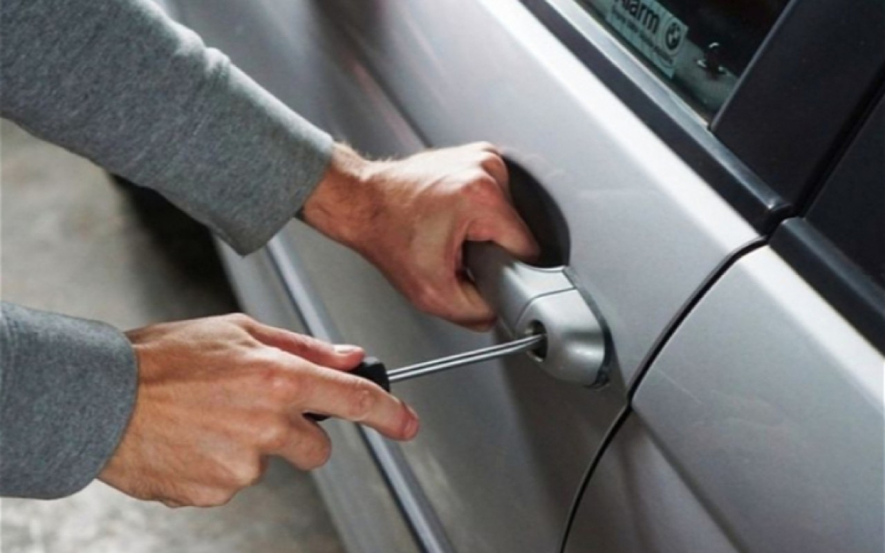 Avtomobillərdən oğurluq edənlər TUTULDU