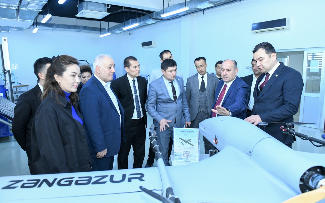 Özbəkistanlı qonaqlar BMU-nun texnoloji imkanları ilə tanış olublar - FOTOLAR