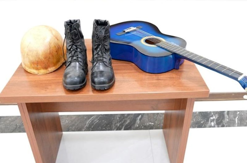 Şəhidin məzarından oğurladığı gitaranı 30 manata satıbmış...