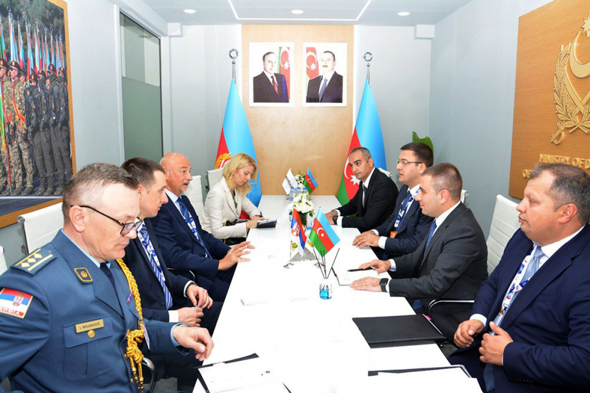 Müdafiə nazirinin müavinləri "Dubay Aviaşou - 2025" sərgisində - FOTO