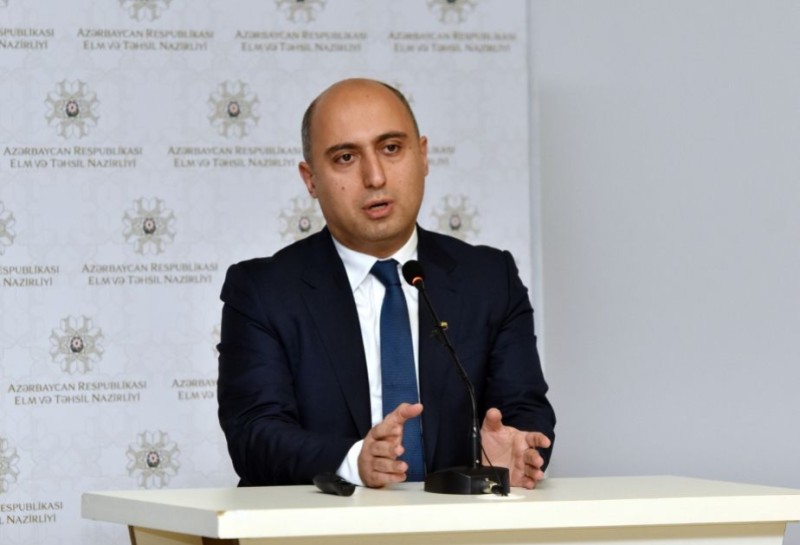 “Öz həyatını fədakarlıqla məktəbə və şagirdə həsr edən müəllimlər var” - Emin Əmrullayev