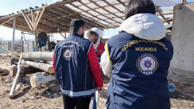 Türkiyə 300 əfqanı deportasiya etdi