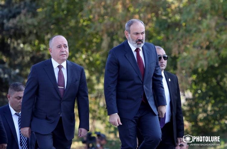 Eks-müdafiə naziri: Paşinyan Amerikanın agenti olub