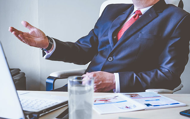 Direktor bəraət alaraq azadlığa çıxdı 