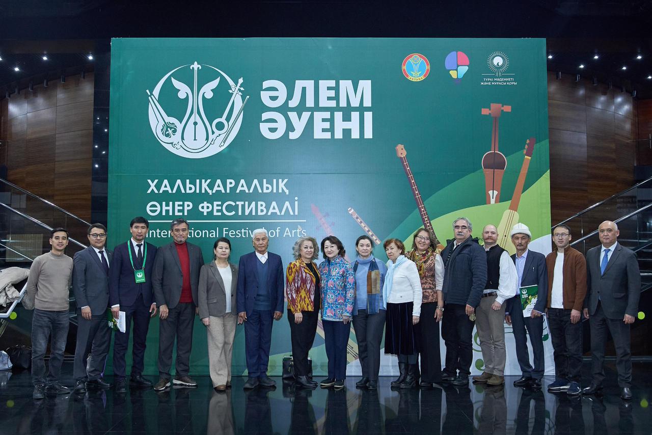 Türk musiqi alətlərinin simpoziumu keçirilib