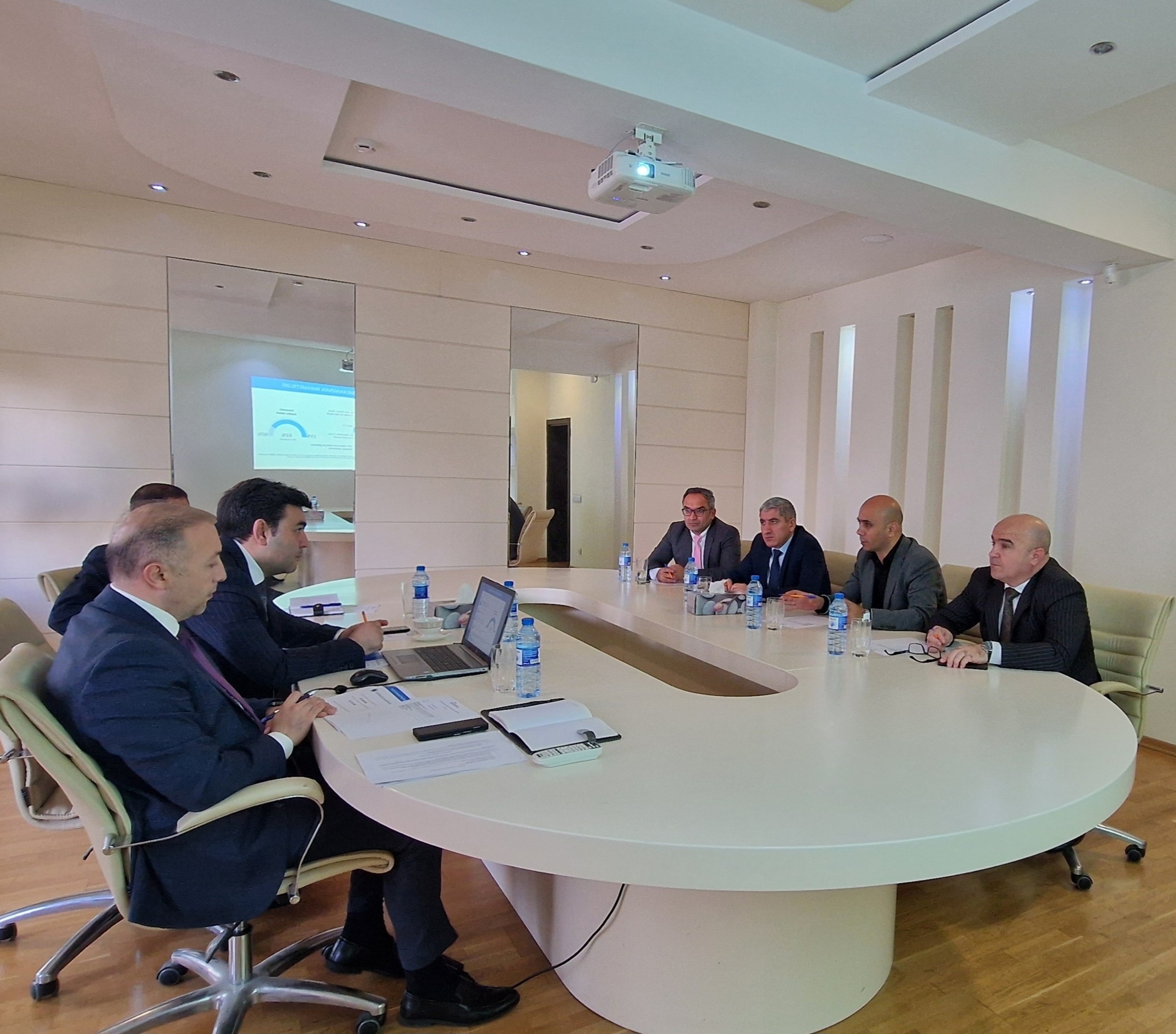 İpoteka və Kredit Zəmanət Fondunda ekspertlərlə görüş keçirildi