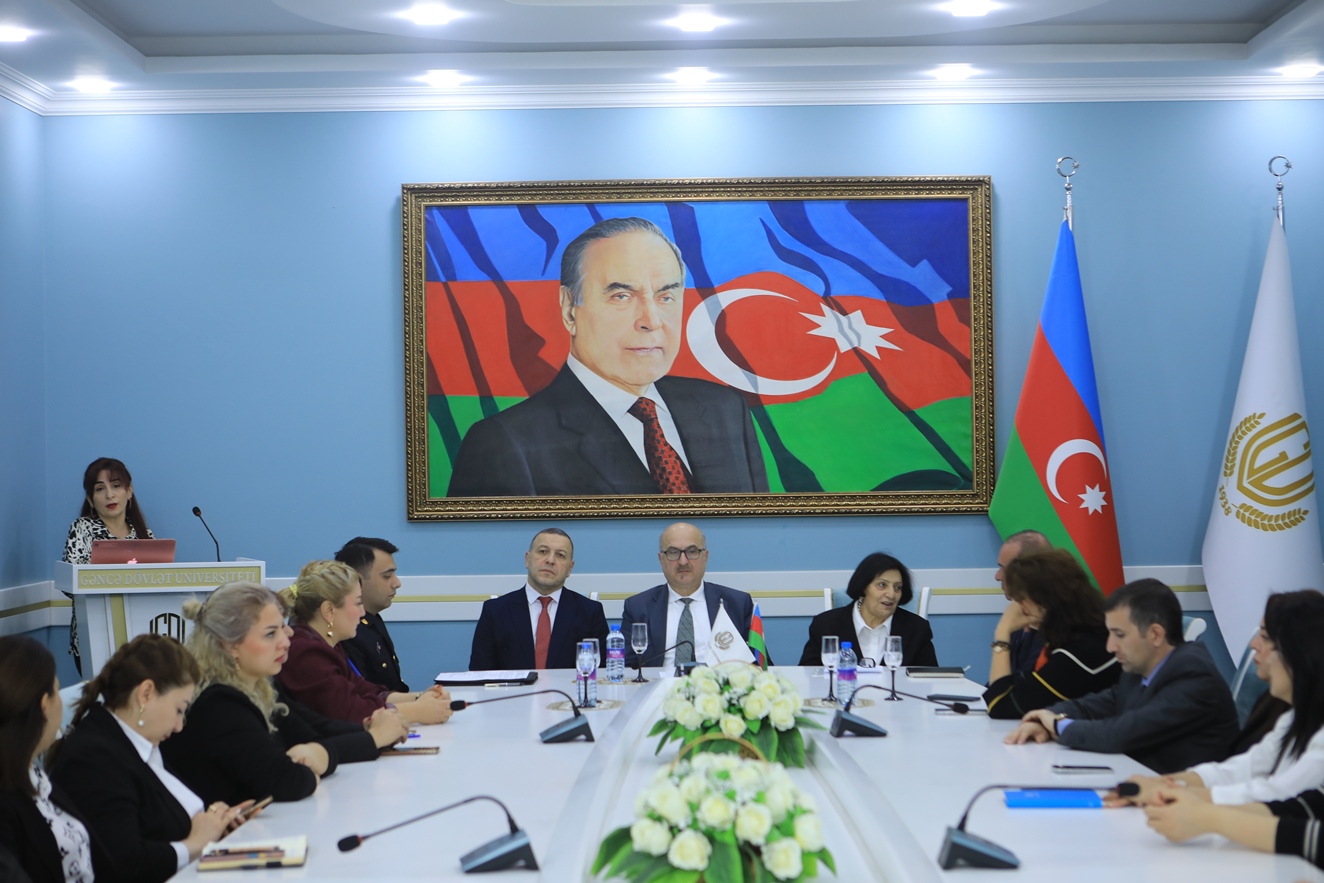 Gəncə Dövlət Universitetin dəyirmi masa - FOTO