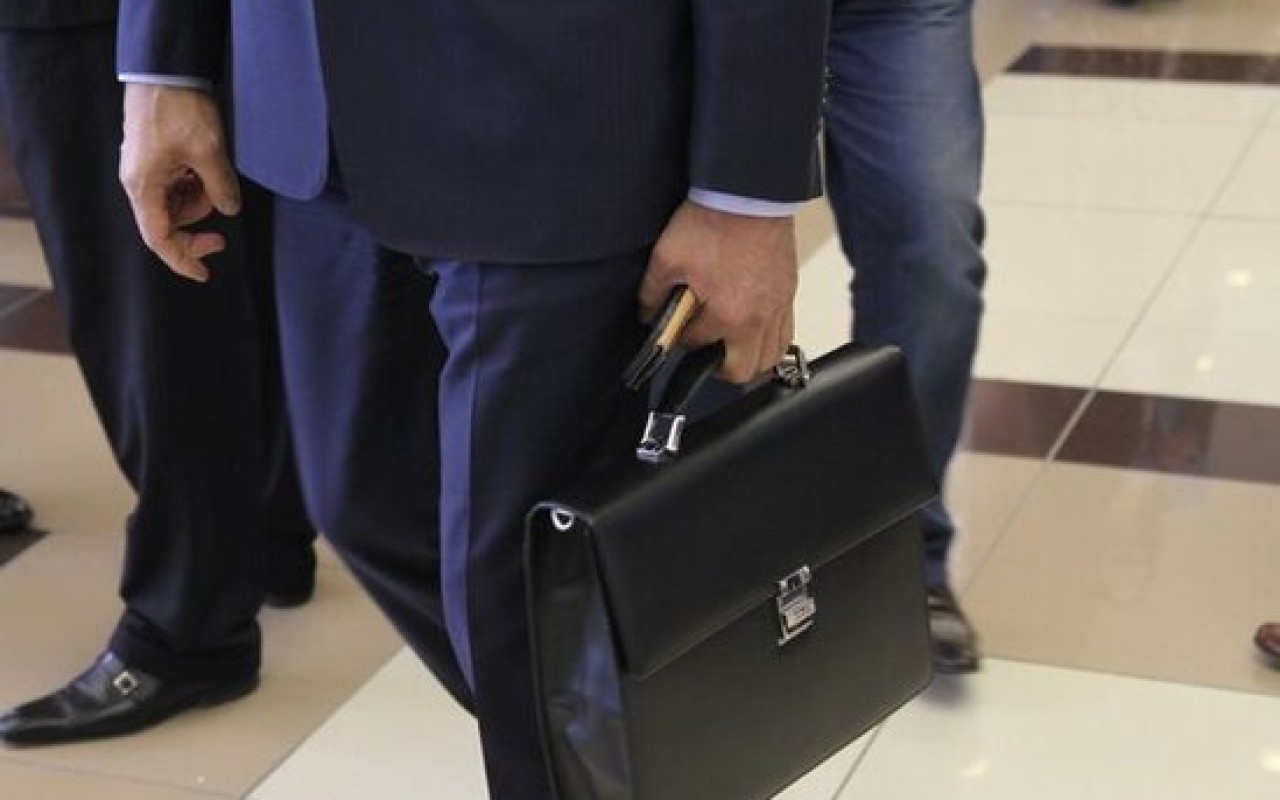 Daha bir məktəb direktoru İŞDƏN ÇIXARILDI