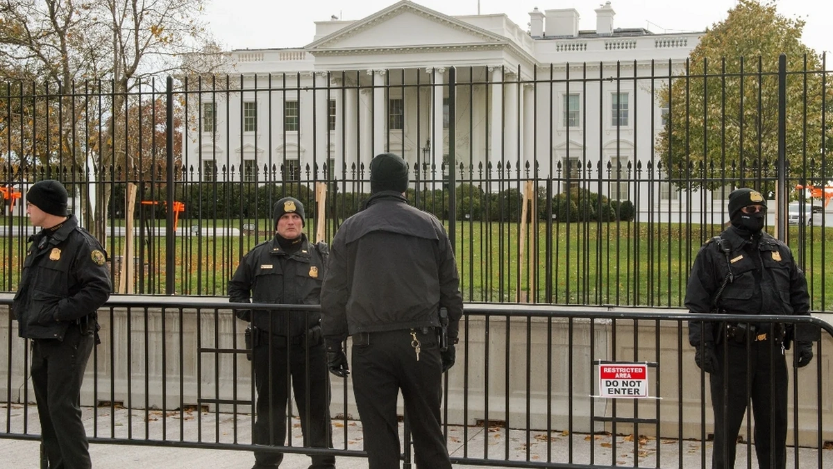 Ağ Evin yaxınlığında iki ABŞ əsgəri güllələndi
