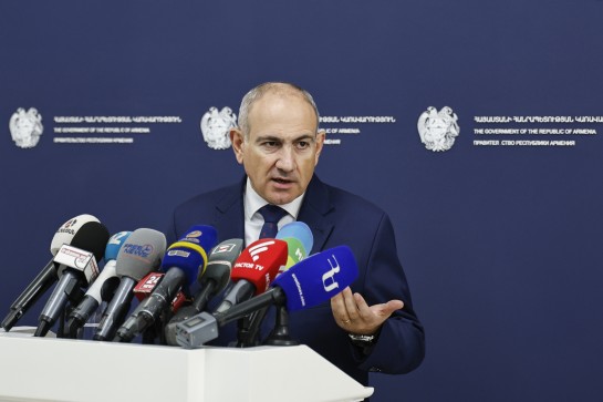 Paşinyan yenidən Baş nazir postuna namizədliyini irəli sürdü