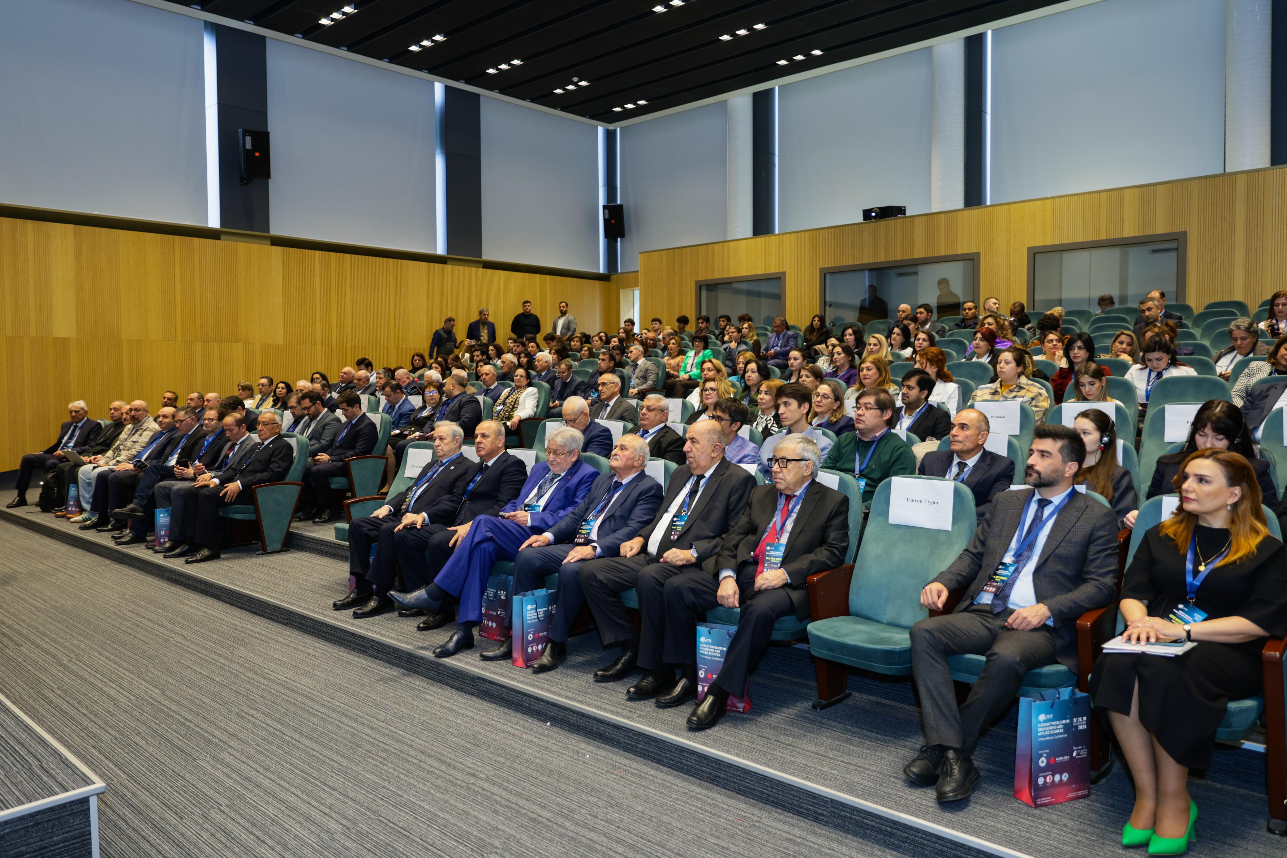 UNEC-də beynəlxalq elmi-praktiki konfrans başlayıb - FOTO