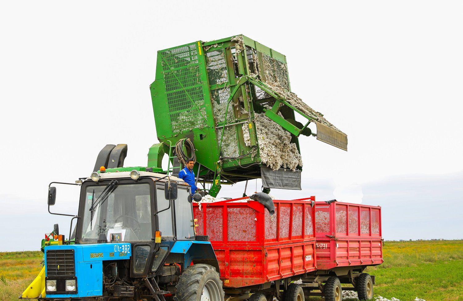 Ağdamda traktor aşdı - Xəsarət alanlar var