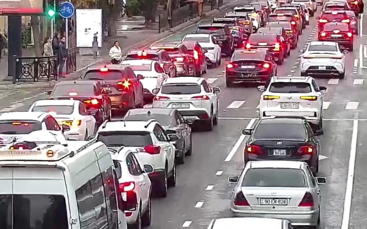 Bakının əsas yollarında TIXAC var