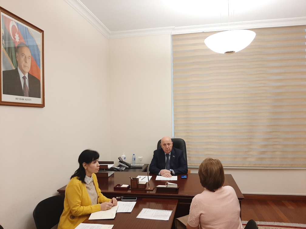 Əhliman Əmiraslanov Milli Məclisdə vətəndaşları qəbul edib