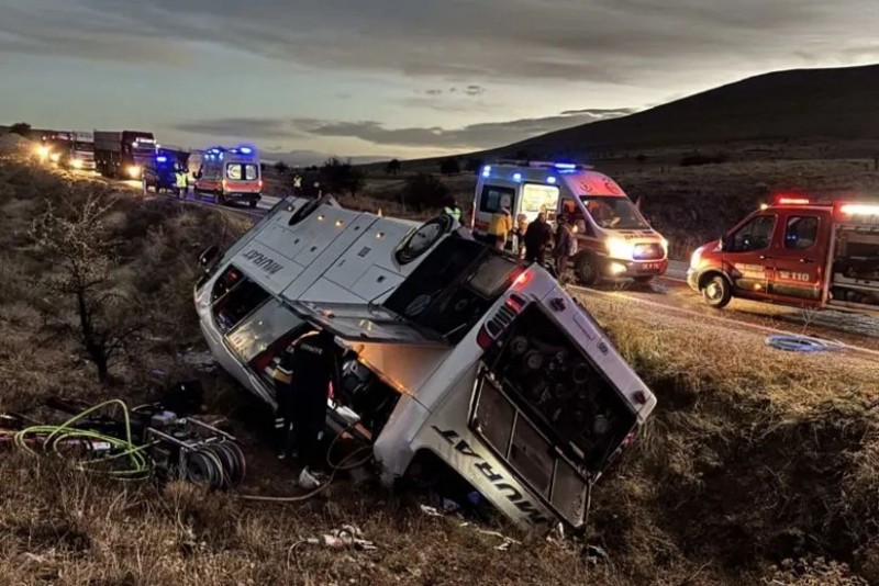 Türkiyədə avtobus aşdı: Ölü və yaralılar var