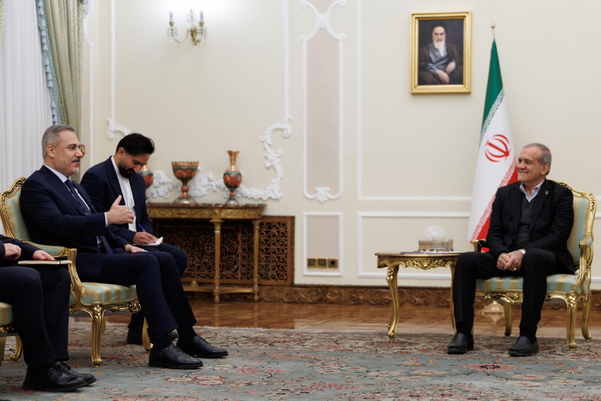 Hakan Fidan Pezeşkianla görüşdü